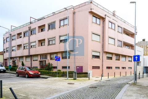 Apartamento T2 equipado na zona da Vilarinha, Aldoar, Porto