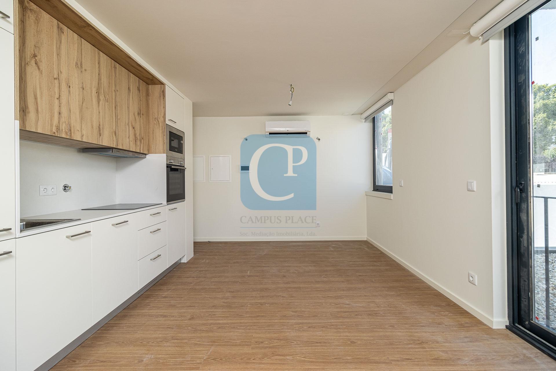 Apartamento T1Kit novo, em frente ao Hospital São João