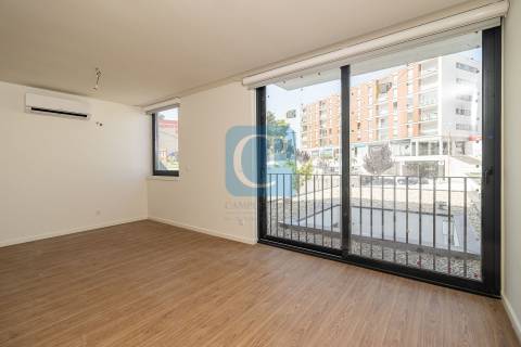 Apartamento T1Kit novo, em frente ao Hospital São João