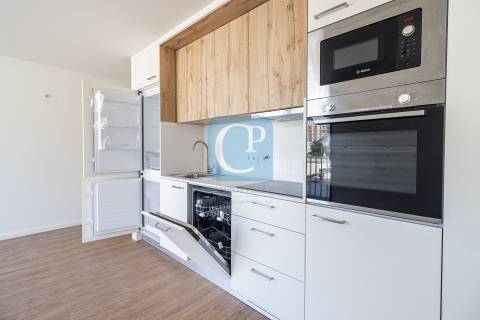 Apartamento T1Kit novo, em frente ao Hospital São João