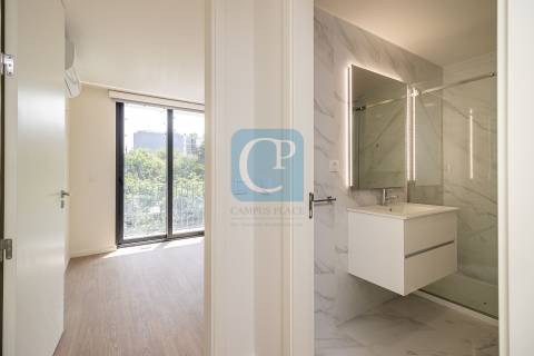 Apartamento T1Kit novo, em frente ao Hospital São João