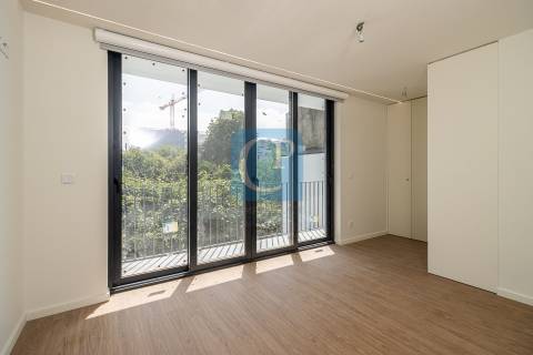 Apartamento T1Kit novo, em frente ao Hospital São João