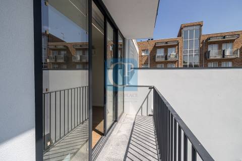 Apartamento T1Kit novo, em frente ao Hospital São João