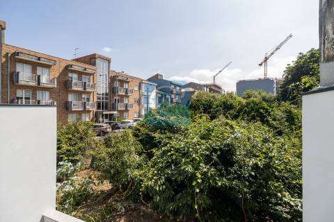 Apartamento T1Kit novo, em frente ao Hospital São João