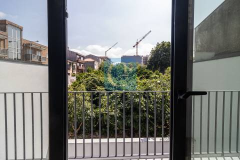 Apartamento T1Kit novo, em frente ao Hospital São João