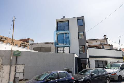 Apartamento T1Kit novo, em frente ao Hospital São João