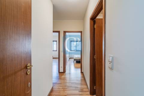 Apartamento T3 semi-equipado na Foz do Douro