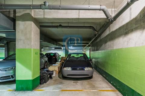 Apartamento T3 semi-equipado na Foz do Douro