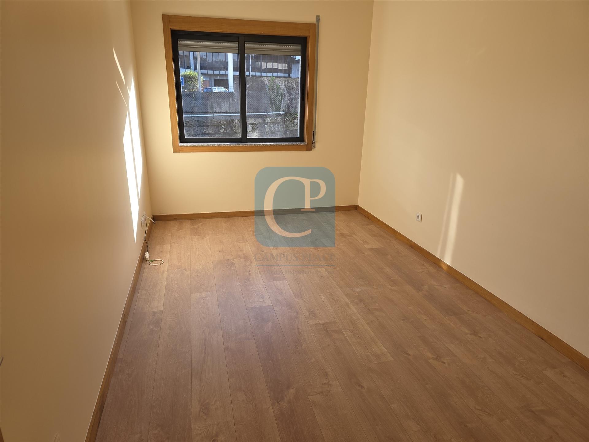 Apartamento T2 renovado em São Mamede Infesta e Senhora da Hora