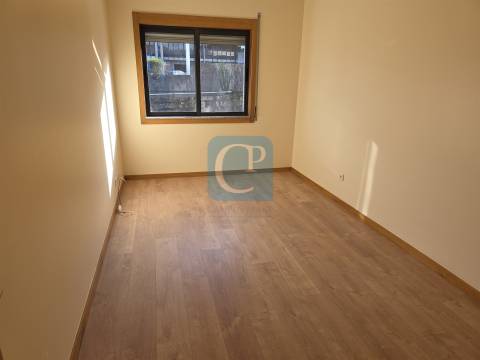 Apartamento T2 renovado em São Mamede Infesta e Senhora da Hora