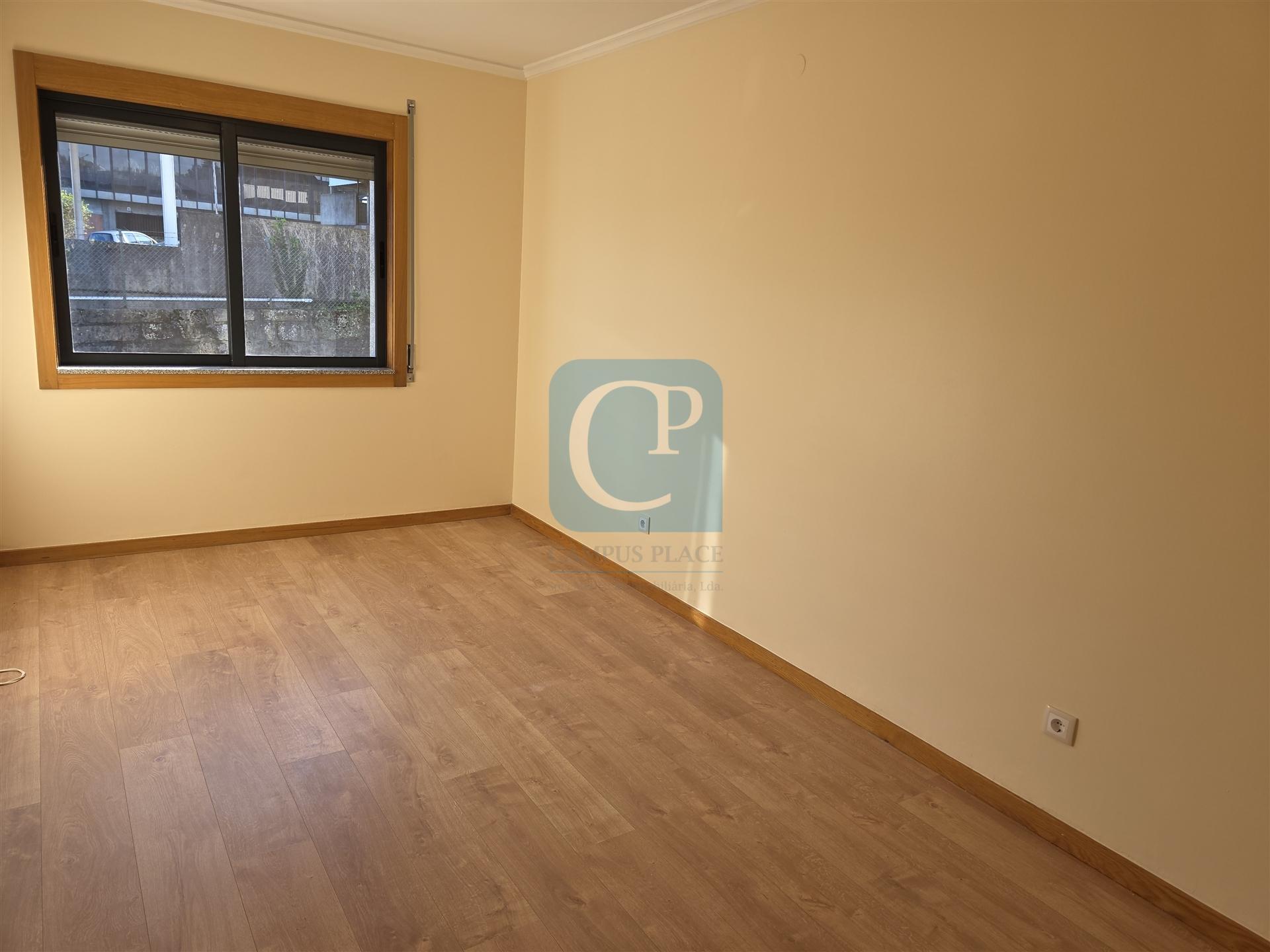 Apartamento T2 renovado em São Mamede Infesta e Senhora da Hora