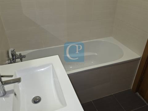 Apartamento T2 renovado em São Mamede Infesta e Senhora da Hora