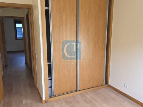 Apartamento T2 renovado em São Mamede Infesta e Senhora da Hora