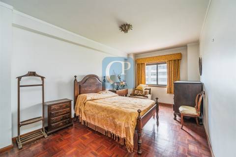 Apartamento T2 em Paranhos junto ao metro de Salgueiros