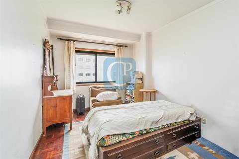 Apartamento T2 em Paranhos junto ao metro de Salgueiros