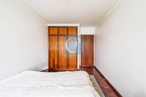 Apartamento T2 em Paranhos junto ao metro de Salgueiros