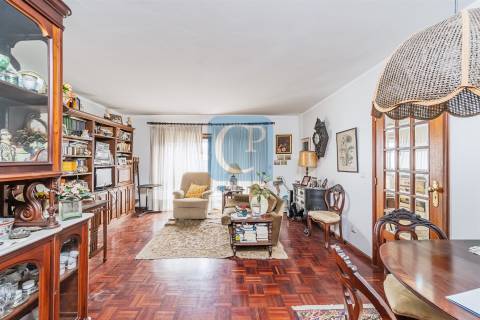 Apartamento T2 em Paranhos junto ao metro de Salgueiros