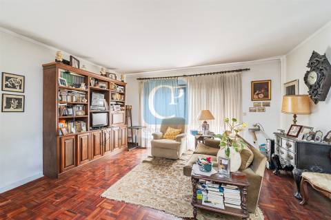 Apartamento T2 em Paranhos junto ao metro de Salgueiros