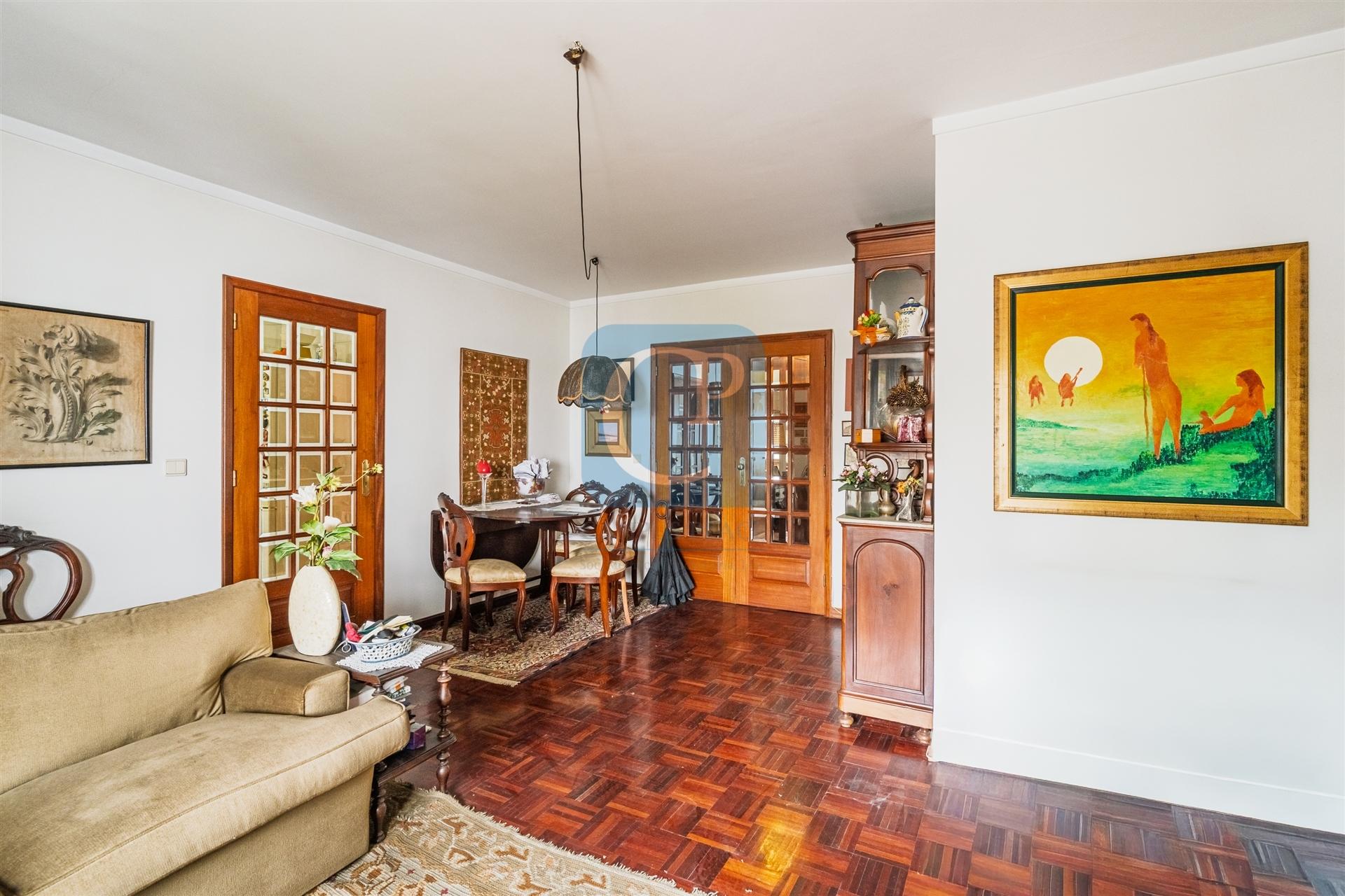 Apartamento T2 em Paranhos junto ao metro de Salgueiros