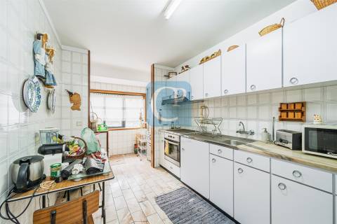 Apartamento T2 em Paranhos junto ao metro de Salgueiros