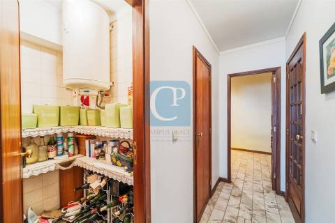 Apartamento T2 em Paranhos junto ao metro de Salgueiros