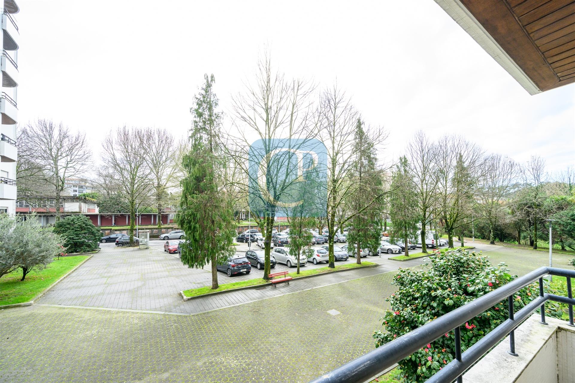 Apartamento T2 em Paranhos junto ao metro de Salgueiros