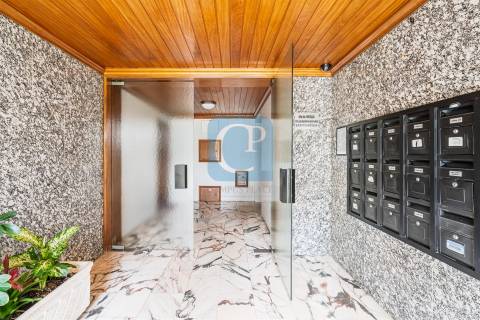 Apartamento T2 em Paranhos junto ao metro de Salgueiros