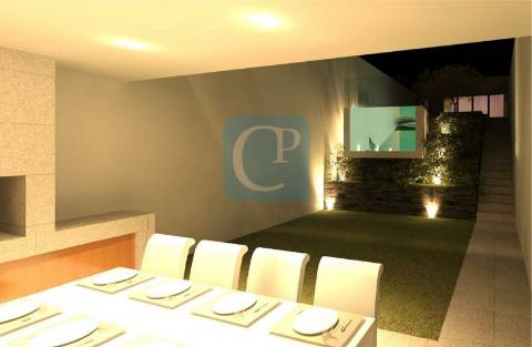 Moradia V5 para remodelação em Paranhos, Porto