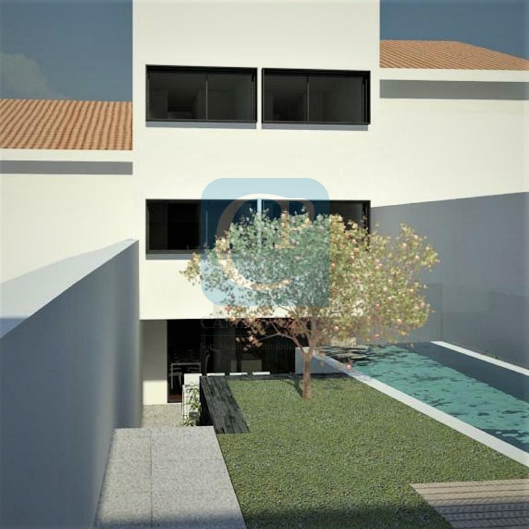 Moradia V5 para remodelação em Paranhos, Porto