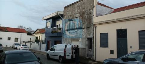 Moradia V5 para remodelação em Paranhos, Porto