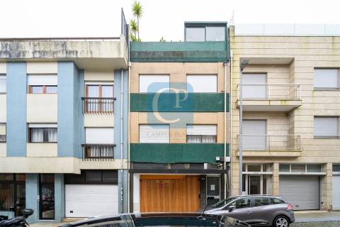 Apartamento T2 renovado e equipado à Avenida Fernão Magalhães