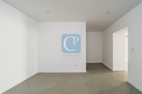 Prédio para investimento com seis frações em São Mamede de Infesta