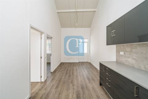 Moradia V2 remodelada em Paranhos, Porto