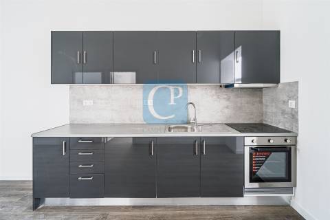 Moradia V2 remodelada em Paranhos, Porto