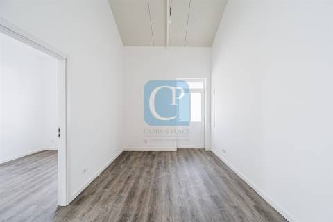 Moradia V2 remodelada em Paranhos, Porto