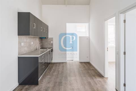 Moradia V2 remodelada em Paranhos, Porto