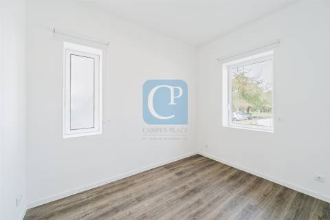 Moradia V2 remodelada em Paranhos, Porto