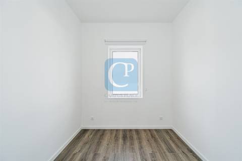 Moradia V2 remodelada em Paranhos, Porto