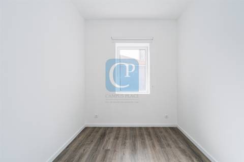 Moradia V2 remodelada em Paranhos, Porto