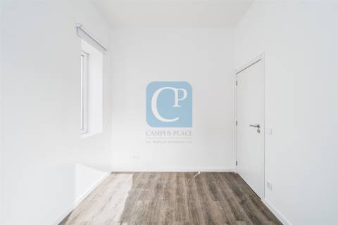 Moradia V2 remodelada em Paranhos, Porto