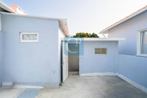 Moradia V2 remodelada em Paranhos, Porto