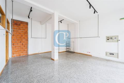 Loja para serviços em Aveiro, Santa Maria da Feira