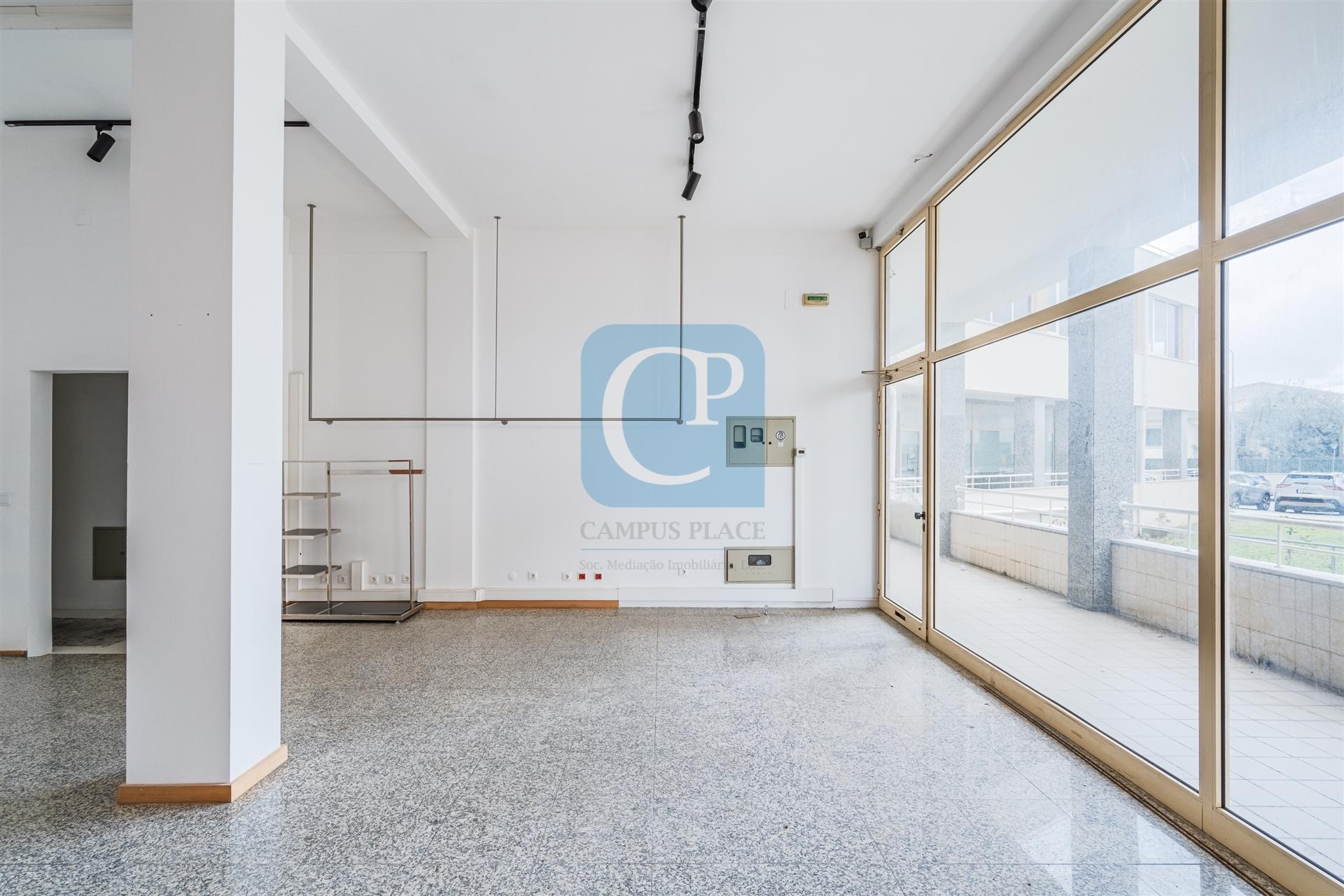 Loja para serviços em Aveiro, Santa Maria da Feira