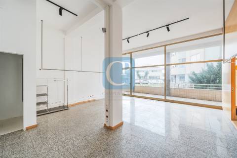 Loja para serviços em Aveiro, Santa Maria da Feira