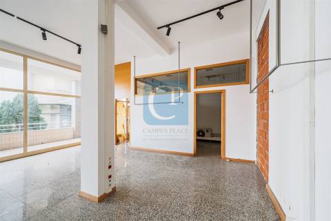 Loja para serviços em Aveiro, Santa Maria da Feira