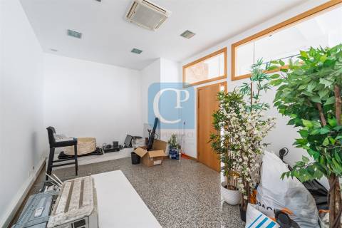 Loja para serviços em Aveiro, Santa Maria da Feira