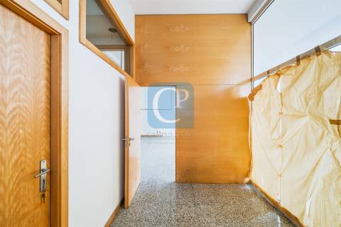 Loja para serviços em Aveiro, Santa Maria da Feira