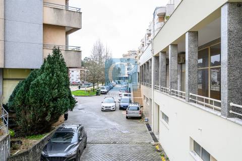 Loja para serviços em Aveiro, Santa Maria da Feira