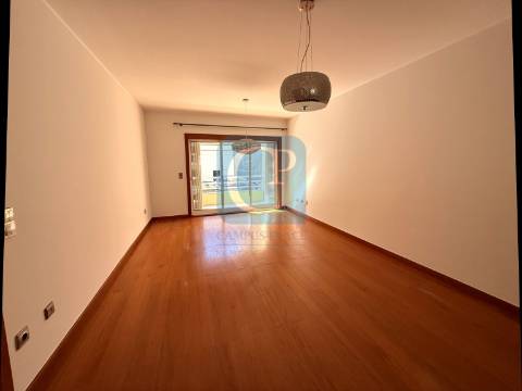 Apartamento T2 em condomínio fechado com piscina em Matosinhos