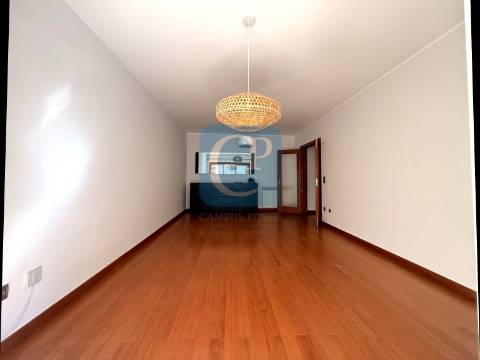 Apartamento T2 em condomínio fechado com piscina em Matosinhos